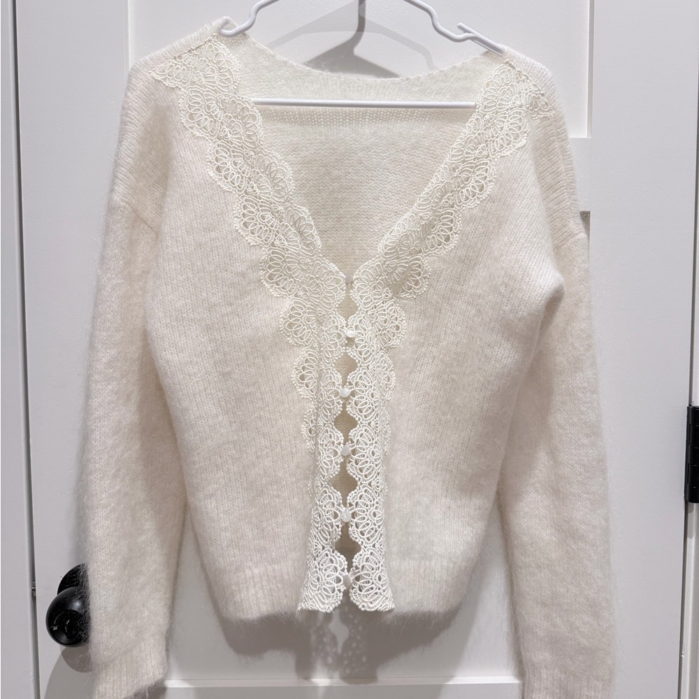 Sezane Astride Jumper in Ecru Lace-Trim V-Back Sweater - Picture 4 of 8